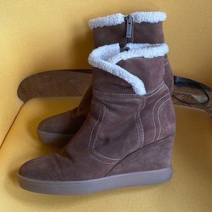 Aquatalia wedge boots in US11, perfect condition.